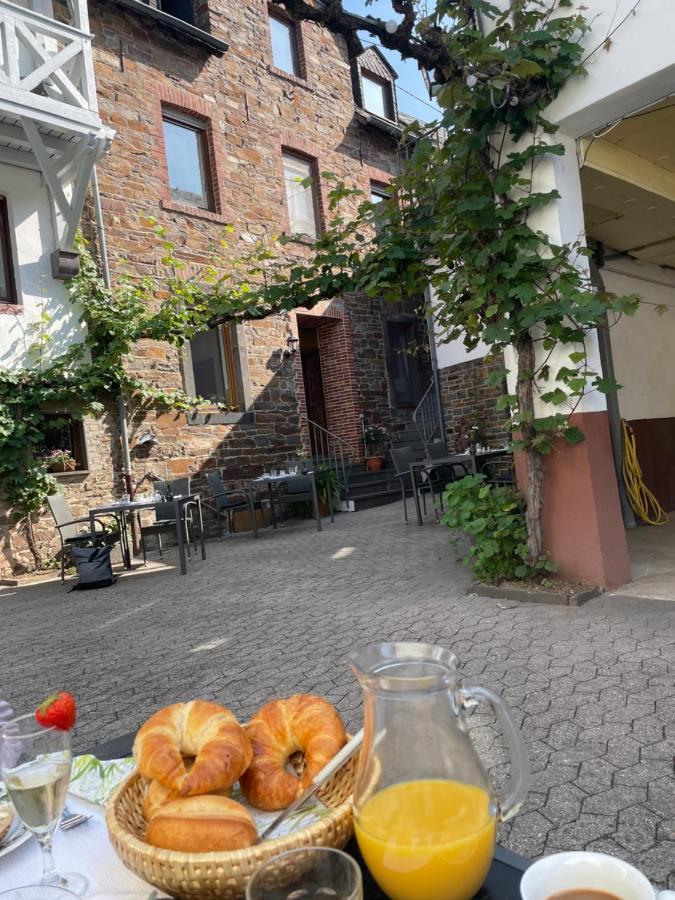 Altes Weingut Broehl Hotell Hatzenport Eksteriør bilde
